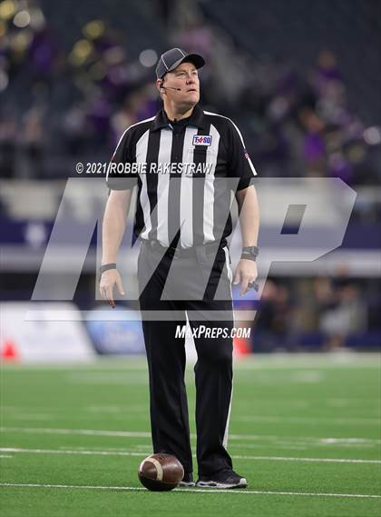 Thumbnail 3 in Stephenville vs. LBJ Austin (UIL Football 4A D1 Finals) photogallery.