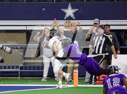 Thumbnail 3 in Stephenville vs. LBJ Austin (UIL Football 4A D1 Finals) photogallery.