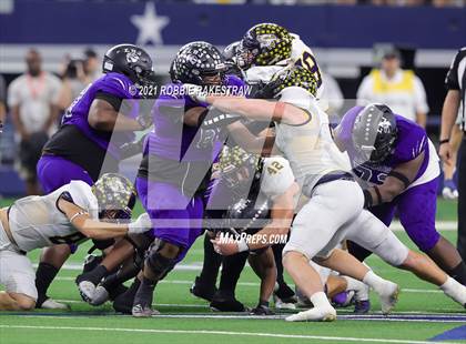 Thumbnail 2 in Stephenville vs. LBJ Austin (UIL Football 4A D1 Finals) photogallery.
