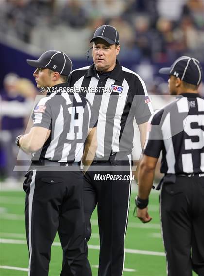 Thumbnail 3 in Stephenville vs. LBJ Austin (UIL Football 4A D1 Finals) photogallery.