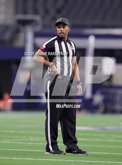 Thumbnail 2 in Stephenville vs. LBJ Austin (UIL Football 4A D1 Finals) photogallery.