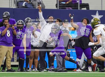 Thumbnail 2 in Stephenville vs. LBJ Austin (UIL Football 4A D1 Finals) photogallery.