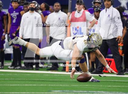 Thumbnail 3 in Stephenville vs. LBJ Austin (UIL Football 4A D1 Finals) photogallery.