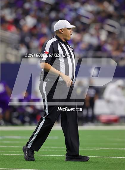 Thumbnail 2 in Stephenville vs. LBJ Austin (UIL Football 4A D1 Finals) photogallery.