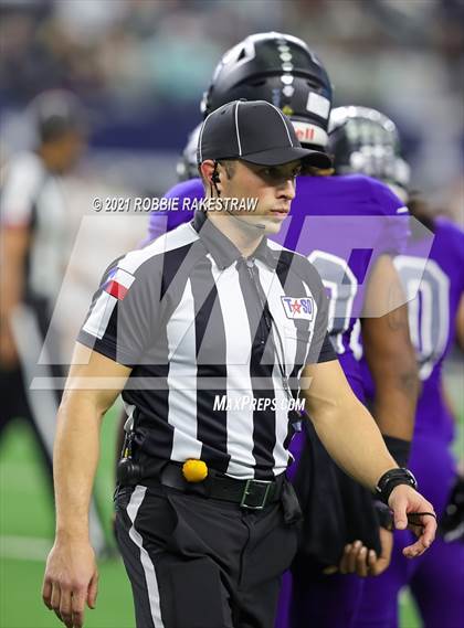 Thumbnail 1 in Stephenville vs. LBJ Austin (UIL Football 4A D1 Finals) photogallery.
