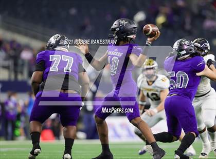 Thumbnail 3 in Stephenville vs. LBJ Austin (UIL Football 4A D1 Finals) photogallery.