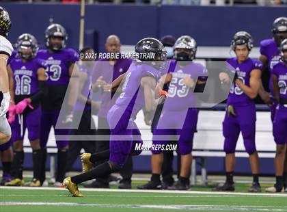 Thumbnail 2 in Stephenville vs. LBJ Austin (UIL Football 4A D1 Finals) photogallery.