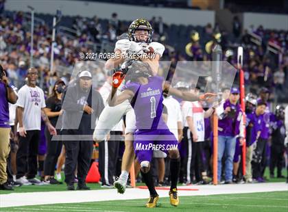 Thumbnail 3 in Stephenville vs. LBJ Austin (UIL Football 4A D1 Finals) photogallery.