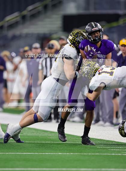 Thumbnail 1 in Stephenville vs. LBJ Austin (UIL Football 4A D1 Finals) photogallery.