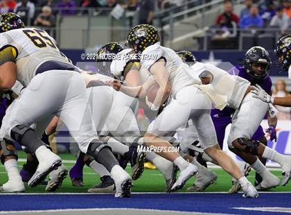 Thumbnail 3 in Stephenville vs. LBJ Austin (UIL Football 4A D1 Finals) photogallery.
