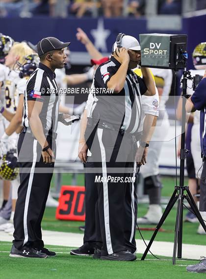 Thumbnail 1 in Stephenville vs. LBJ Austin (UIL Football 4A D1 Finals) photogallery.