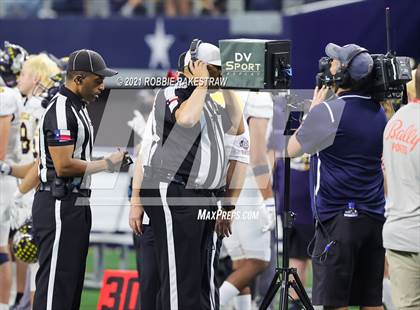 Thumbnail 3 in Stephenville vs. LBJ Austin (UIL Football 4A D1 Finals) photogallery.