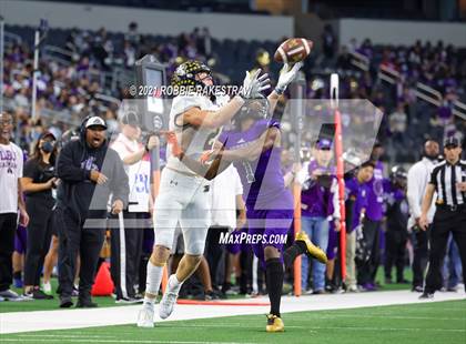 Thumbnail 3 in Stephenville vs. LBJ Austin (UIL Football 4A D1 Finals) photogallery.