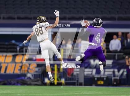 Thumbnail 3 in Stephenville vs. LBJ Austin (UIL Football 4A D1 Finals) photogallery.
