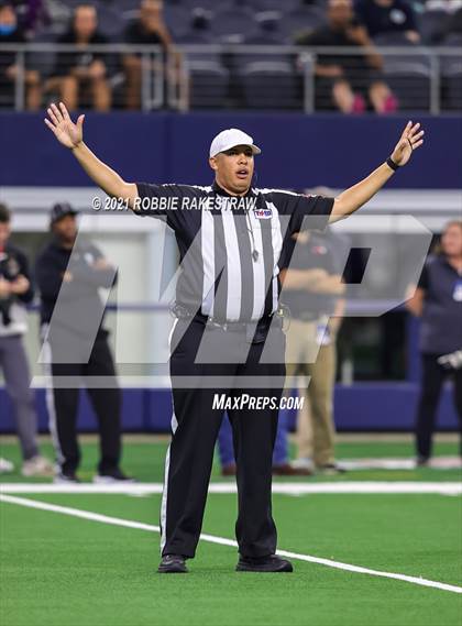 Thumbnail 3 in Stephenville vs. LBJ Austin (UIL Football 4A D1 Finals) photogallery.