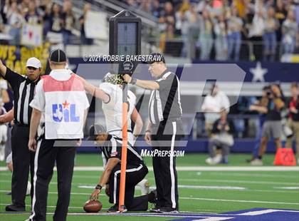 Thumbnail 1 in Stephenville vs. LBJ Austin (UIL Football 4A D1 Finals) photogallery.