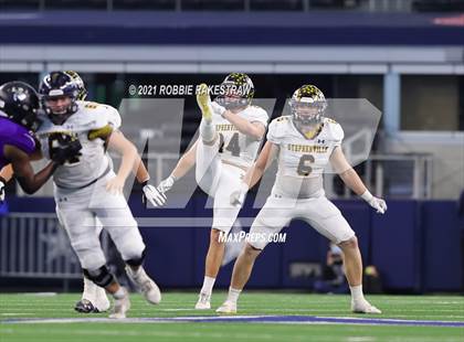 Thumbnail 2 in Stephenville vs. LBJ Austin (UIL Football 4A D1 Finals) photogallery.