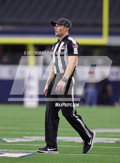Thumbnail 3 in Stephenville vs. LBJ Austin (UIL Football 4A D1 Finals) photogallery.