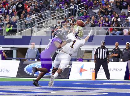 Thumbnail 3 in Stephenville vs. LBJ Austin (UIL Football 4A D1 Finals) photogallery.