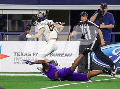 Thumbnail 2 in Stephenville vs. LBJ Austin (UIL Football 4A D1 Finals) photogallery.