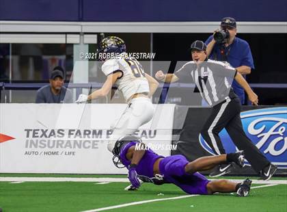 Thumbnail 1 in Stephenville vs. LBJ Austin (UIL Football 4A D1 Finals) photogallery.