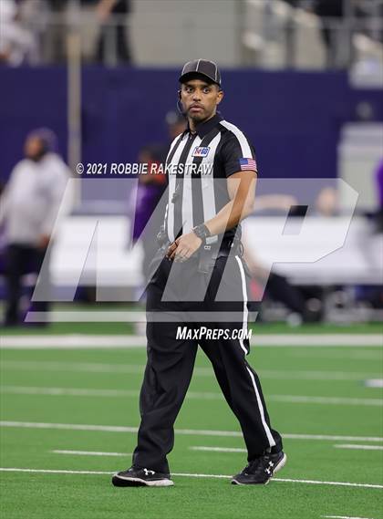 Thumbnail 2 in Stephenville vs. LBJ Austin (UIL Football 4A D1 Finals) photogallery.