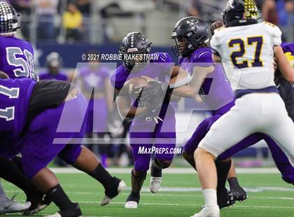 Thumbnail 3 in Stephenville vs. LBJ Austin (UIL Football 4A D1 Finals) photogallery.