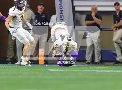 Thumbnail 3 in Stephenville vs. LBJ Austin (UIL Football 4A D1 Finals) photogallery.