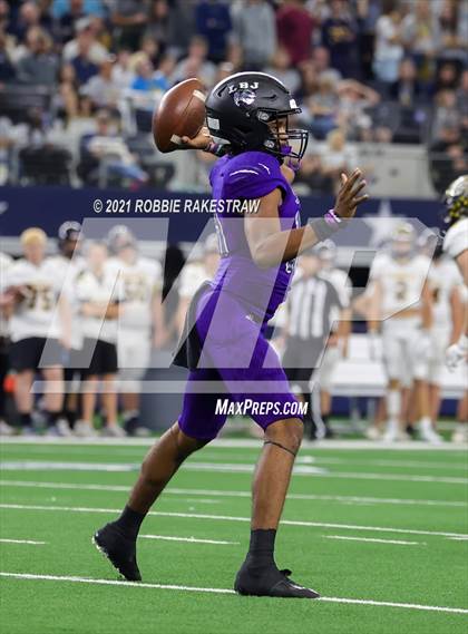 Thumbnail 2 in Stephenville vs. LBJ Austin (UIL Football 4A D1 Finals) photogallery.