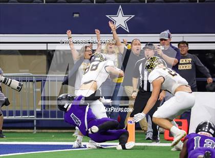 Thumbnail 1 in Stephenville vs. LBJ Austin (UIL Football 4A D1 Finals) photogallery.