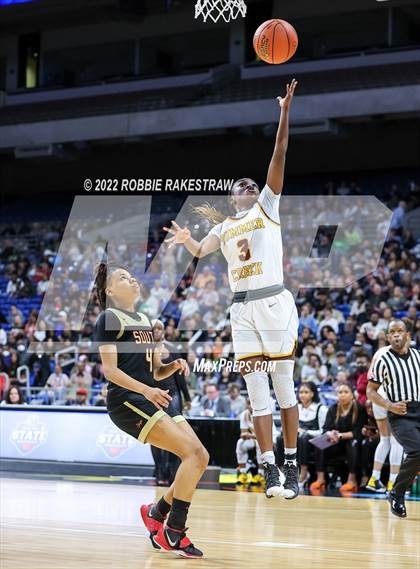 Thumbnail 2 in Summer Creek vs. South Grand Prairie (UIL 6A State Semifinal) photogallery.