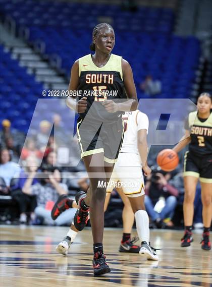 Thumbnail 2 in Summer Creek vs. South Grand Prairie (UIL 6A State Semifinal) photogallery.