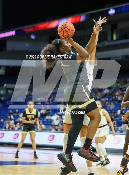 Thumbnail 2 in Summer Creek vs. South Grand Prairie (UIL 6A State Semifinal) photogallery.