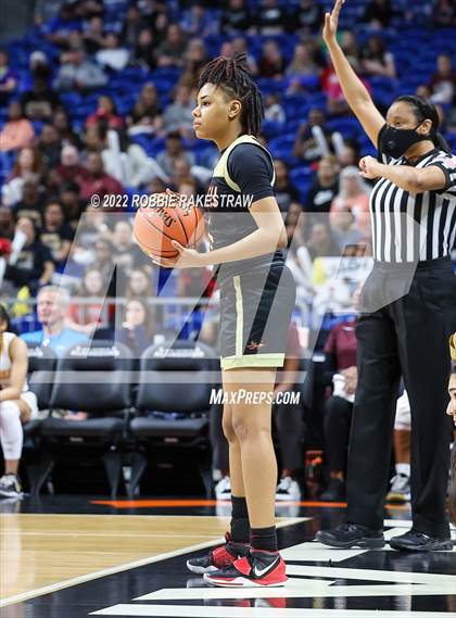 Thumbnail 2 in Summer Creek vs. South Grand Prairie (UIL 6A State Semifinal) photogallery.