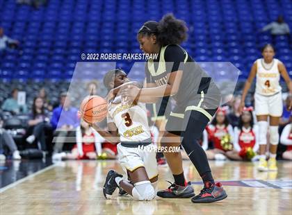 Thumbnail 3 in Summer Creek vs. South Grand Prairie (UIL 6A State Semifinal) photogallery.