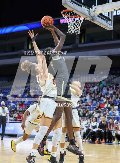 Thumbnail 1 in Summer Creek vs. South Grand Prairie (UIL 6A State Semifinal) photogallery.