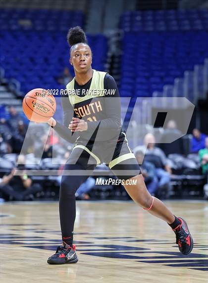 Thumbnail 2 in Summer Creek vs. South Grand Prairie (UIL 6A State Semifinal) photogallery.
