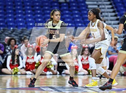 Thumbnail 3 in Summer Creek vs. South Grand Prairie (UIL 6A State Semifinal) photogallery.