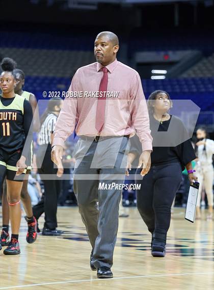 Thumbnail 3 in Summer Creek vs. South Grand Prairie (UIL 6A State Semifinal) photogallery.
