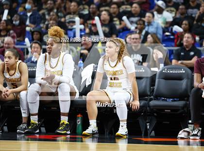 Thumbnail 2 in Summer Creek vs. South Grand Prairie (UIL 6A State Semifinal) photogallery.