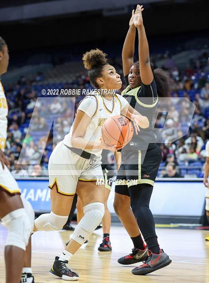 Thumbnail 3 in Summer Creek vs. South Grand Prairie (UIL 6A State Semifinal) photogallery.