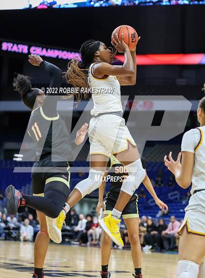 Thumbnail 3 in Summer Creek vs. South Grand Prairie (UIL 6A State Semifinal) photogallery.