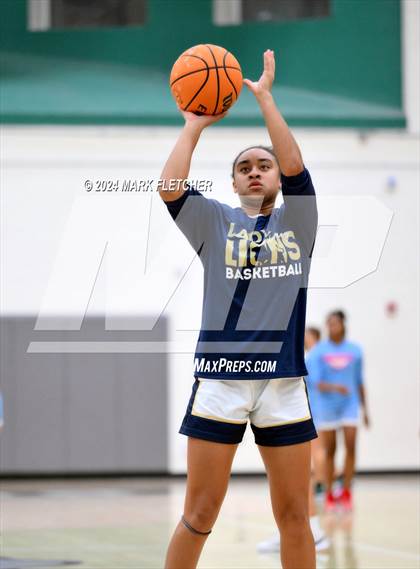 Thumbnail 2 in Seabreeze vs Calvary Christian Academy (Flagler-Palm Coast Bulldog Tipoff) photogallery.