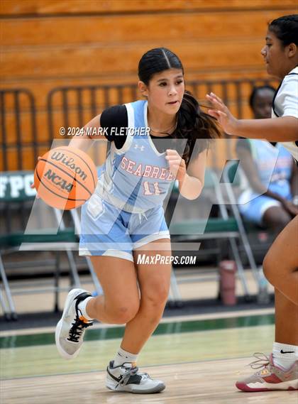 Thumbnail 3 in Seabreeze vs Calvary Christian Academy (Flagler-Palm Coast Bulldog Tipoff) photogallery.