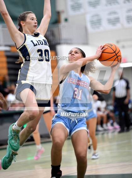 Thumbnail 2 in Seabreeze vs Calvary Christian Academy (Flagler-Palm Coast Bulldog Tipoff) photogallery.