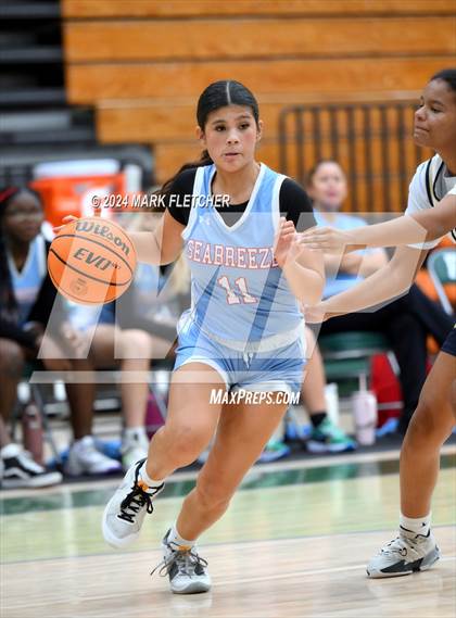 Thumbnail 3 in Seabreeze vs Calvary Christian Academy (Flagler-Palm Coast Bulldog Tipoff) photogallery.