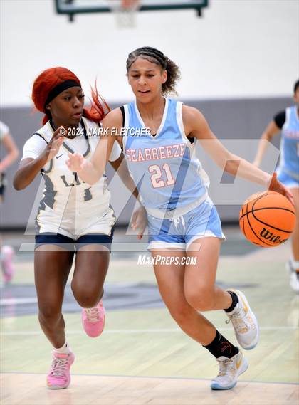 Thumbnail 2 in Seabreeze vs Calvary Christian Academy (Flagler-Palm Coast Bulldog Tipoff) photogallery.