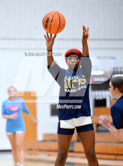 Thumbnail 3 in Seabreeze vs Calvary Christian Academy (Flagler-Palm Coast Bulldog Tipoff) photogallery.