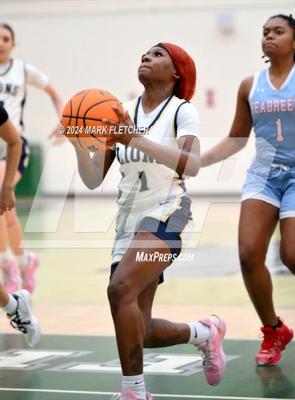 Thumbnail 2 in Seabreeze vs Calvary Christian Academy (Flagler-Palm Coast Bulldog Tipoff) photogallery.