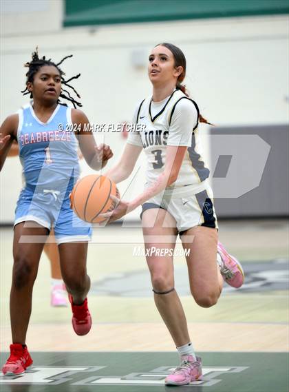 Thumbnail 3 in Seabreeze vs Calvary Christian Academy (Flagler-Palm Coast Bulldog Tipoff) photogallery.